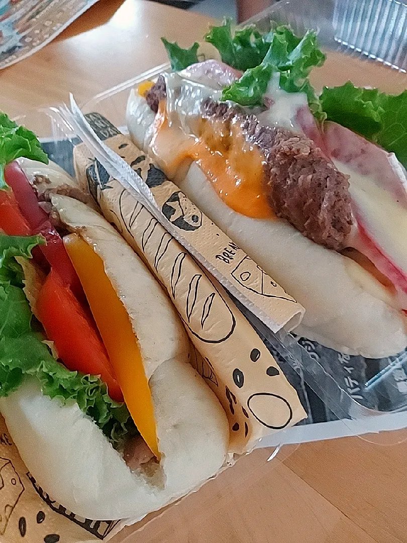 TAKEOUTの具沢山ホットドッグ🌭|みどりさん