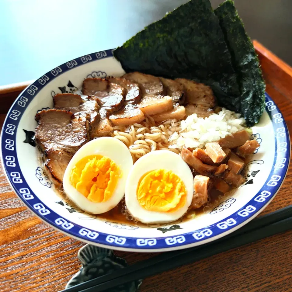 Snapdishの料理写真:自家製チャーシューしょうゆラーメン|マーガリンさん