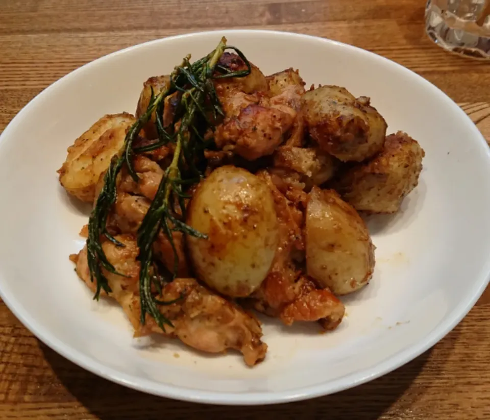 新じゃがいもと、鶏肉のバジル炒め煮|ガララさん