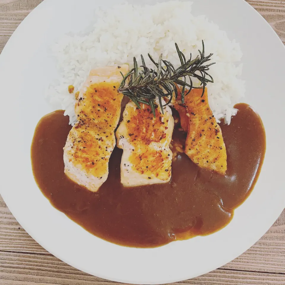 Salmon Curry|Aun Mikajiさん