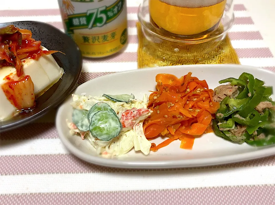 キムチ奴🌶新玉ねぎとキュウリとカニカマのマヨ和え🥒人参の塩きんぴら🥕無限ピーマン🫑|gunlove❤さん