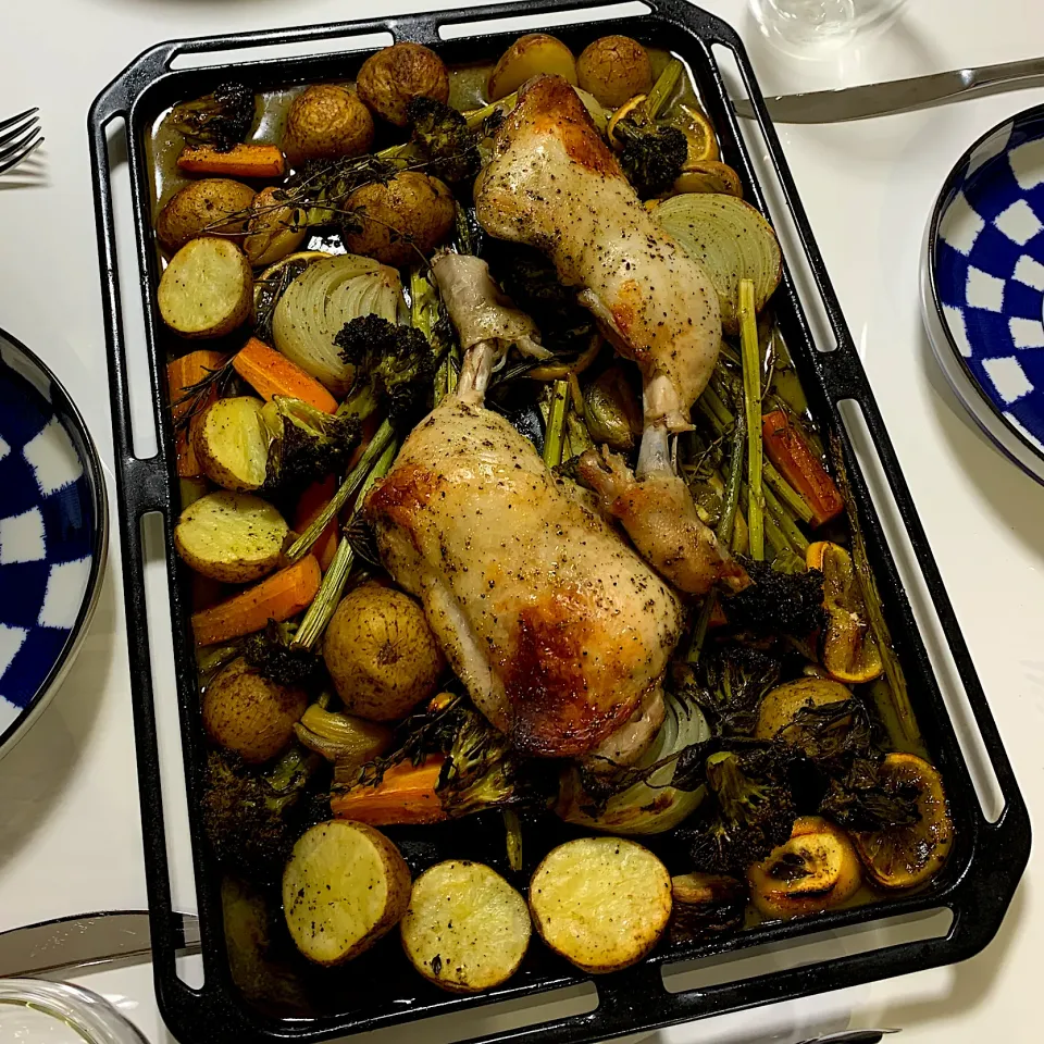 Snapdishの料理写真:Roast Chicken Legs with Veggies ローストチキンレッグと野菜|Tiffinさん