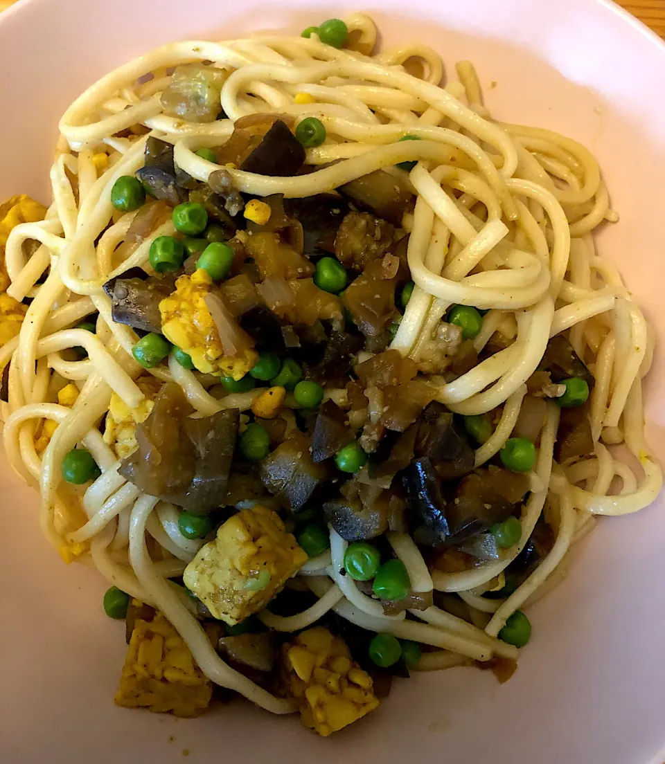 Udon noodles with veggies and curry tempeh|MissYumYumさん