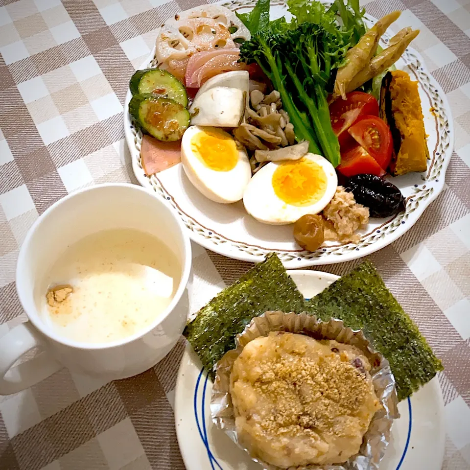 今日の朝ごはん★切り餅（半分）と生おからと米粉と豆乳で作りました「小豆もちパン」|riko30294さん