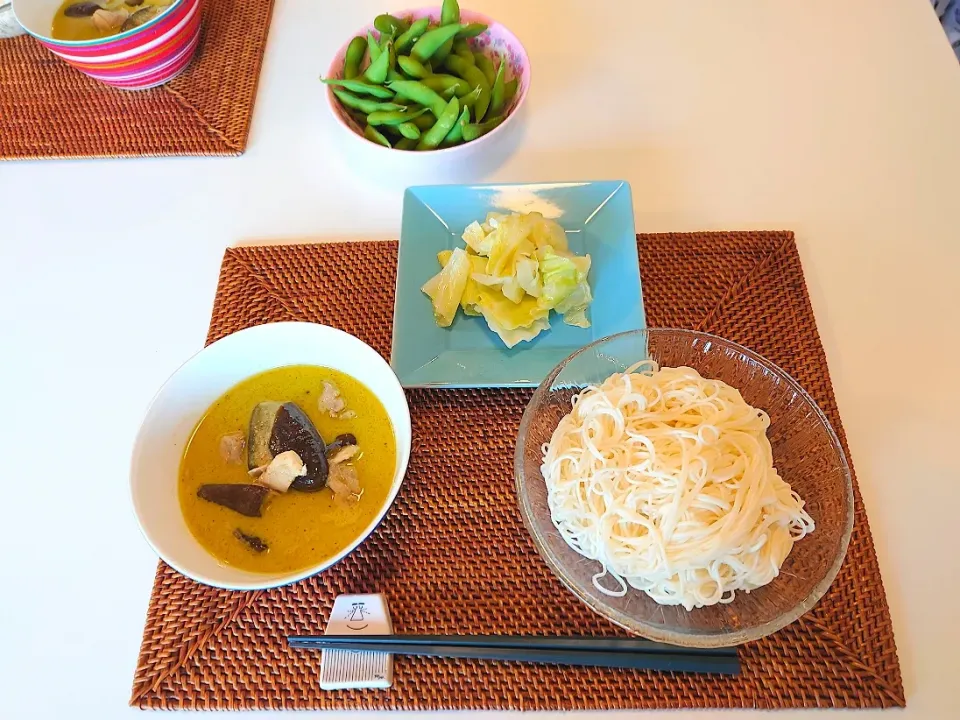 今日の夕食　グリーンカレー、そうめん、キャベツサラダ、枝豆|pinknari🐰🌈さん