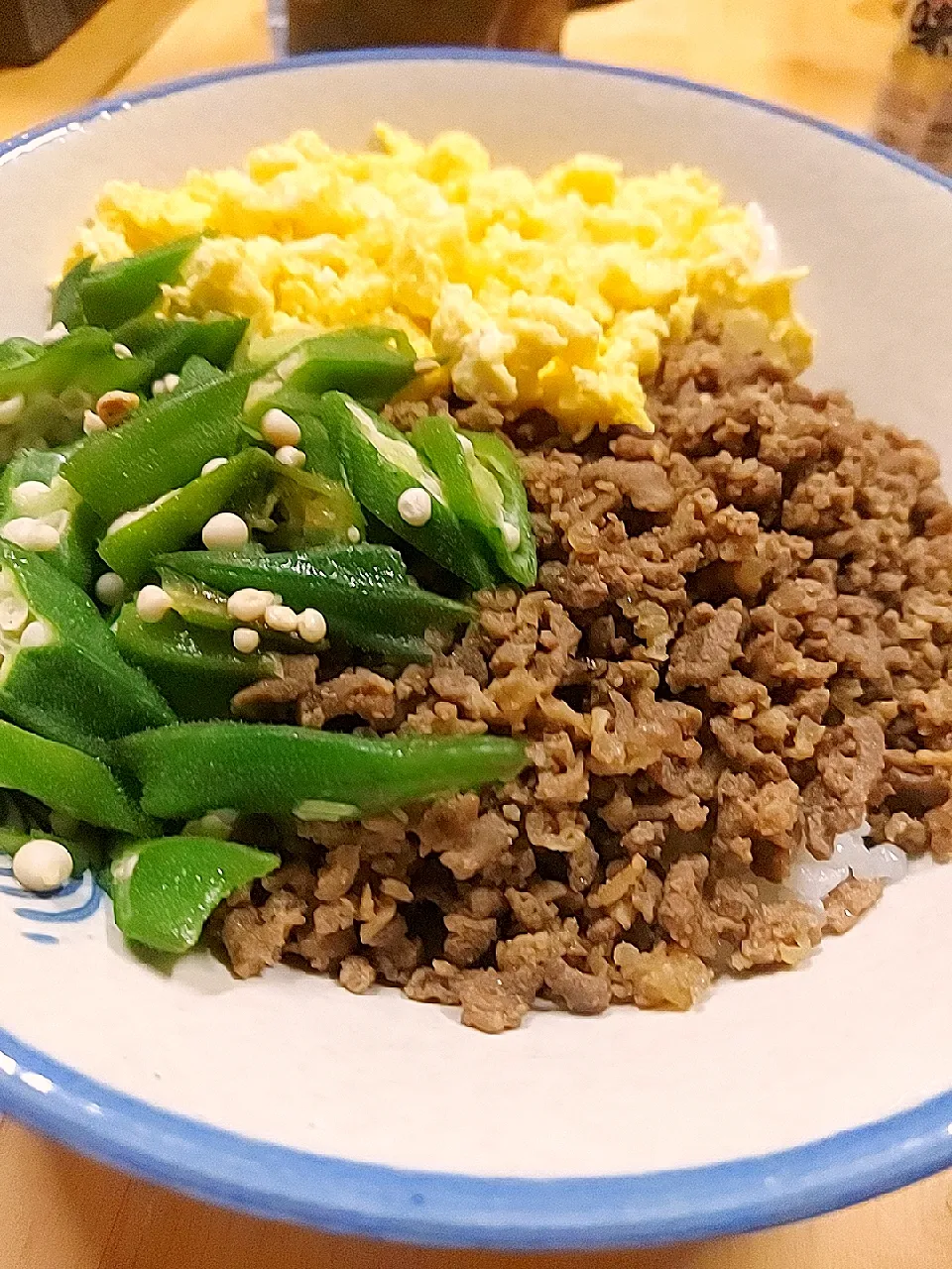 三色そぼろ丼|みどりさん