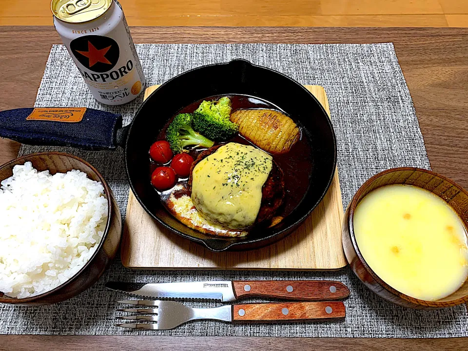 スキレットハンバーグ|一人暮らし男の夕食さん