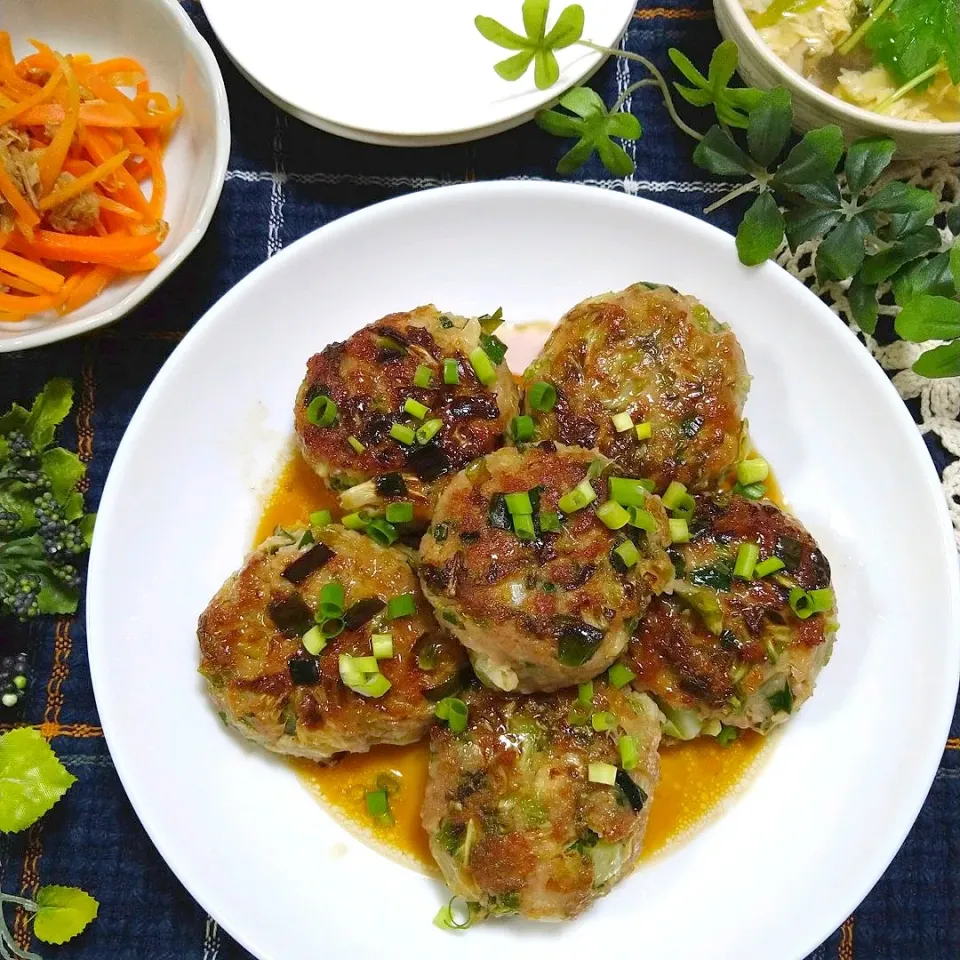 からあげビールさんの料理 めちゃウマ!ご飯が進む♪味ぽん照り焼き餃子バーグ|とまと🍅さん