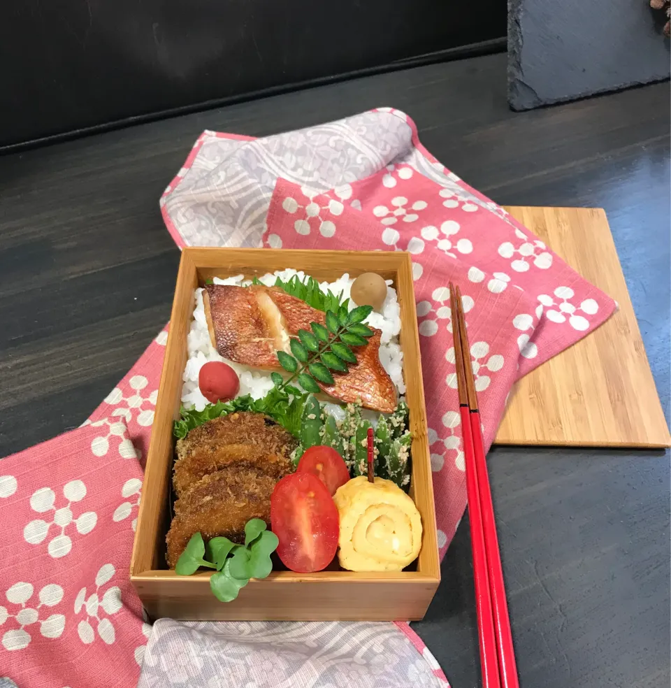 赤魚の塩焼きと茄子のひき肉挟み揚げ弁当|sasori595さん