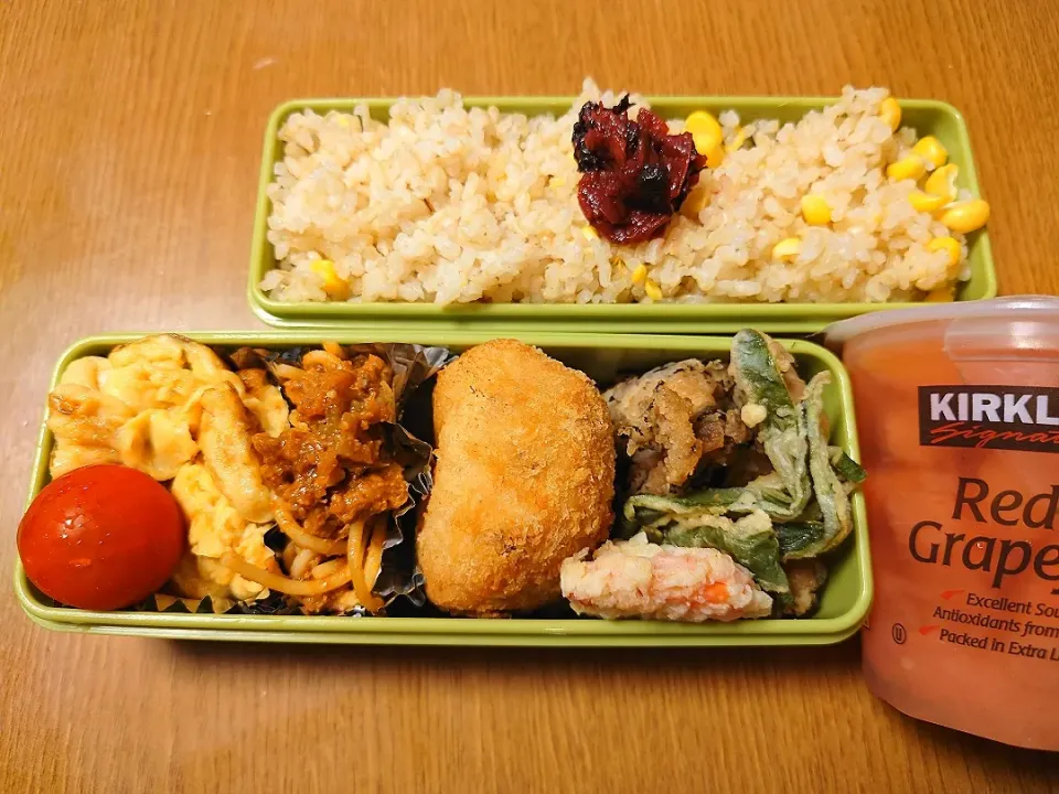 Snapdishの料理写真:とうもろこしご飯とお子様ランチ弁当|りょーさん