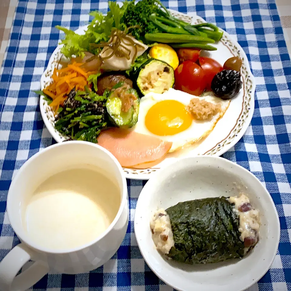 今日の朝ごはん★生おからと豆乳と米粉と切り餅で作った小豆とチーズの海苔もちパン★ただの海苔もちになりました(^^;;|riko30294さん