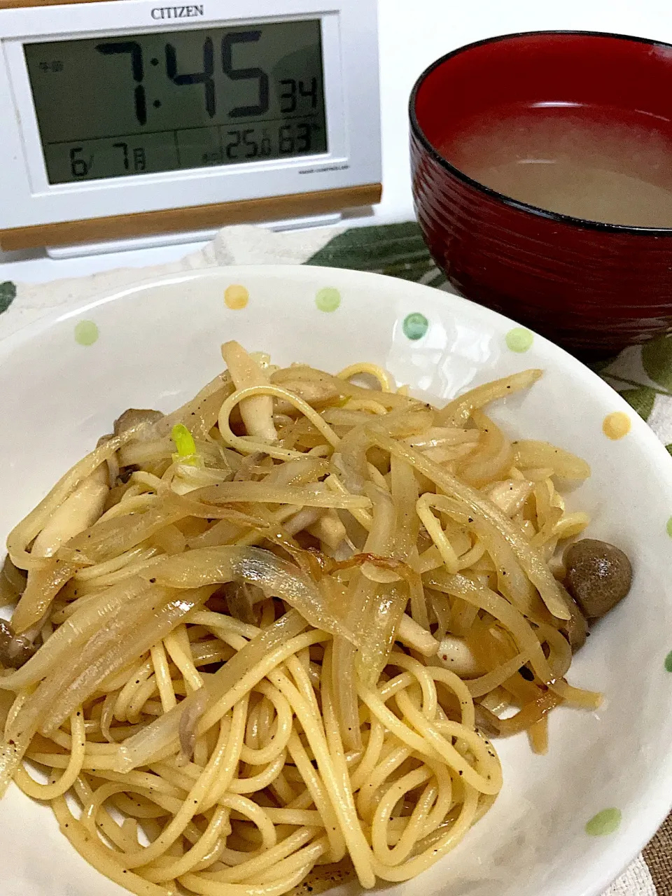 Snapdishの料理写真:キノコと玉ねぎの和風パスタ|かやさん