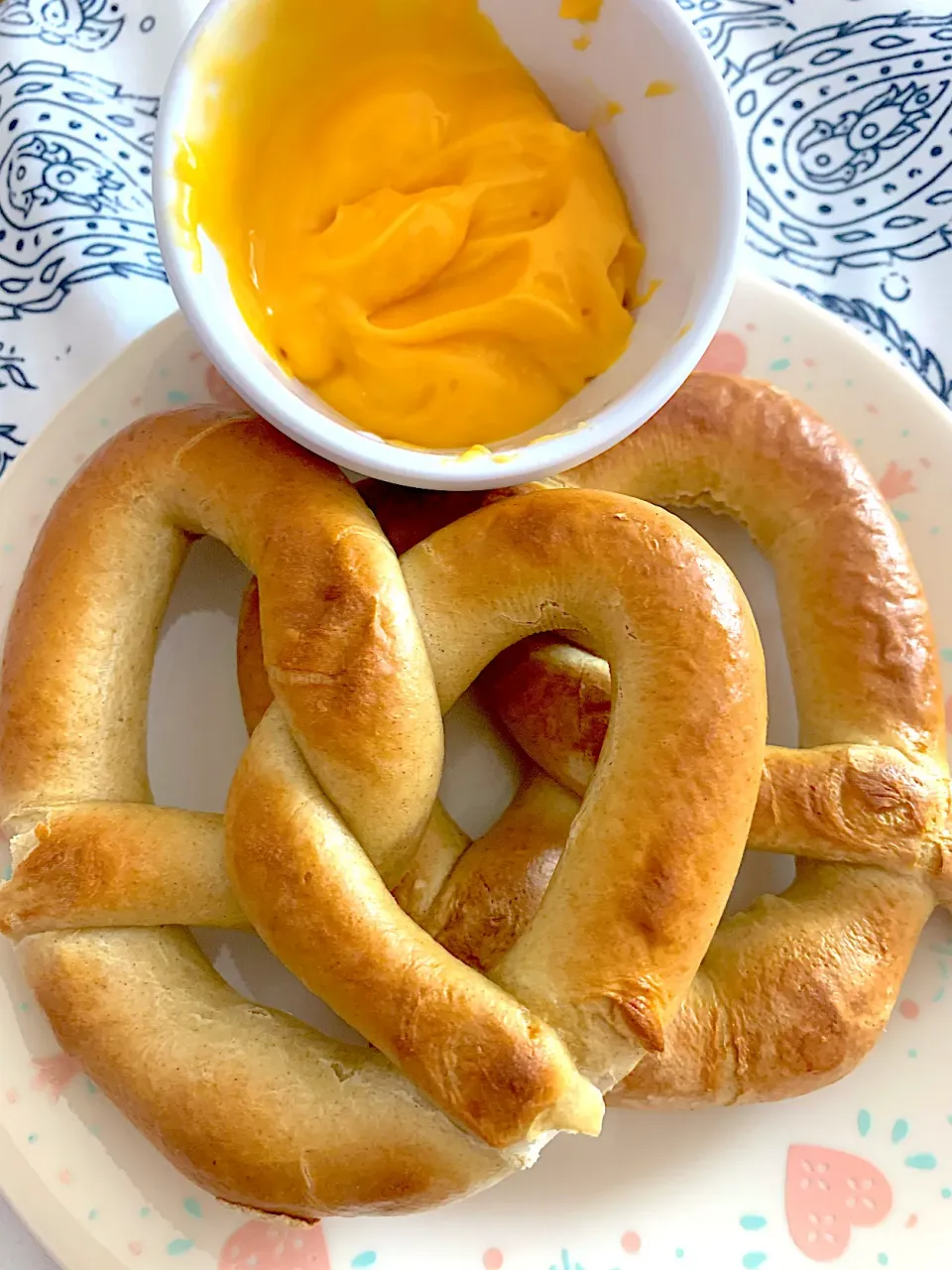 Pretzel n Cheese 🥨🧀|🌺IAnneさん