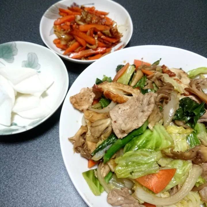 Snapdishの料理写真:余り物野菜でオイスターソース炒めのお夕飯|jun(・x・)さん