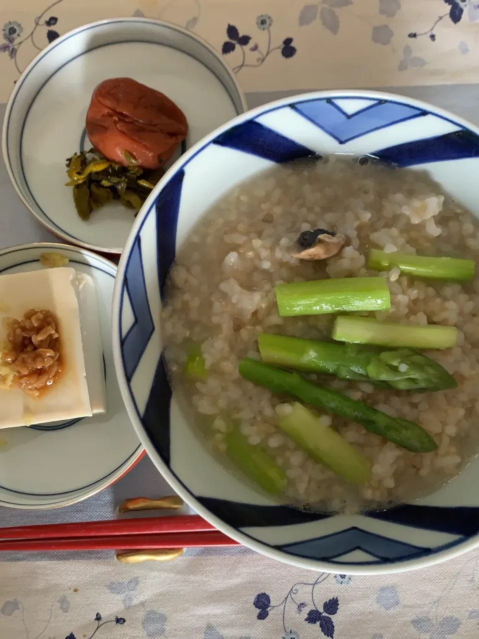 Snapdishの料理写真:茹で牡蠣の出し汁で、発芽玄米ご飯でおじやに、これもたまらん✨✨|tamemitiさん