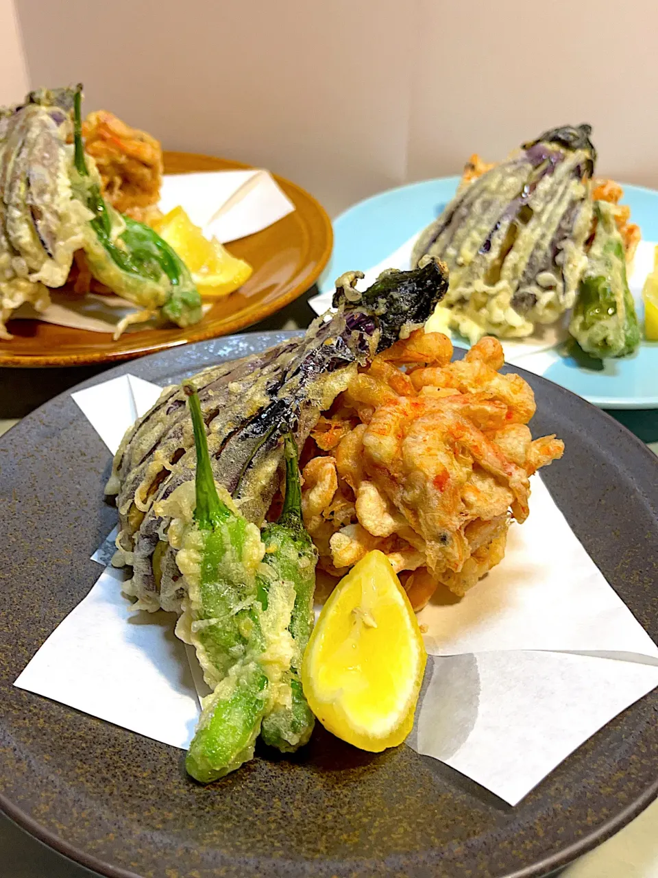 Snapdishの料理写真:地エビのかき揚げ🦐の盛り合わせ|レオンさん