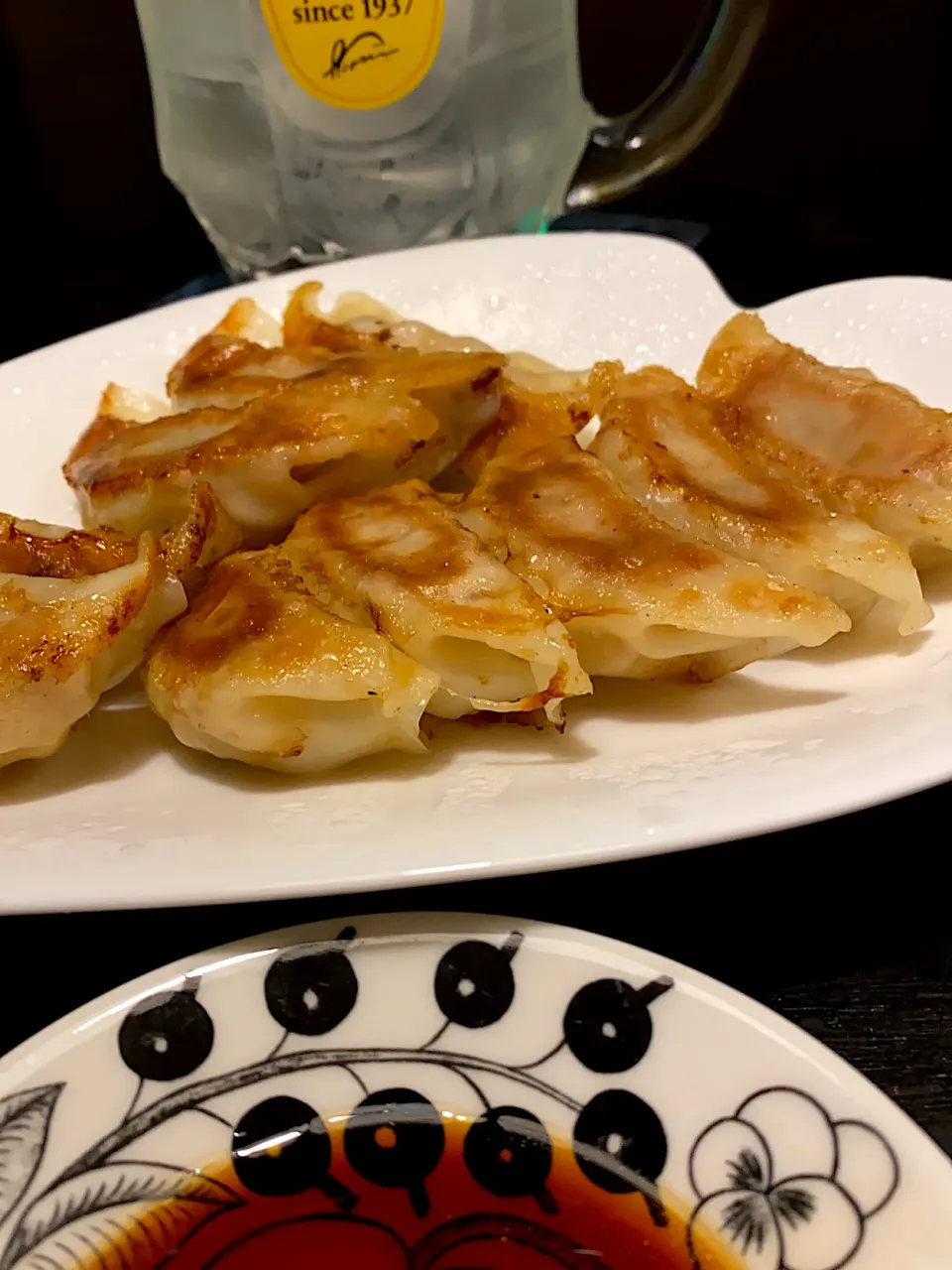 餃子とレモンサワー🍋ワールドカップアジア2次予選を観ながら|チャチャッピーさん