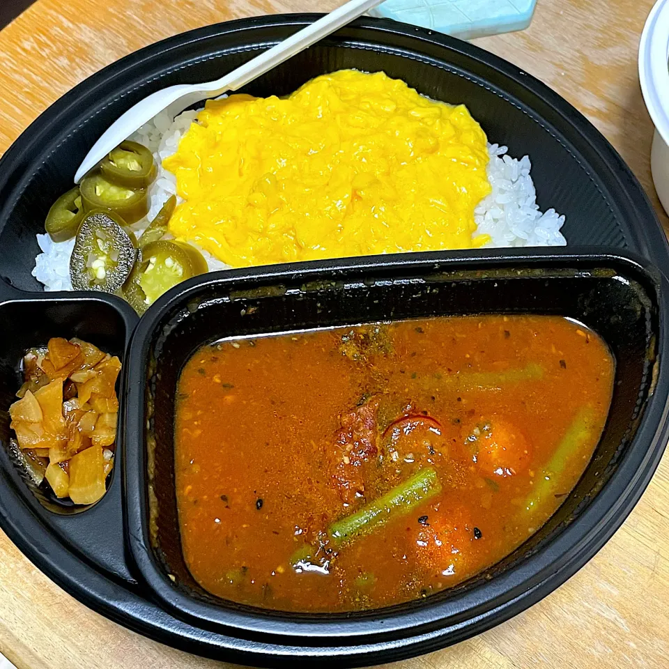 トマト🍅とチキンのホットスパイスカレー🍛弁当|るみおんさん