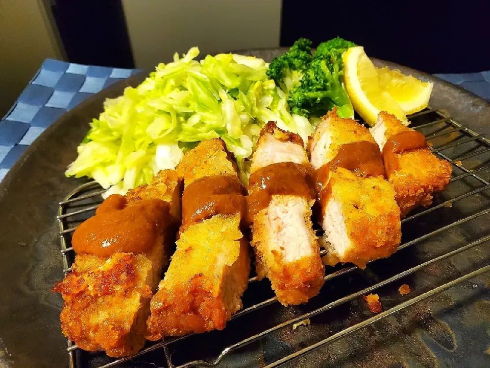 Snapdishの料理写真:洋食屋さんイメージの「とんかつ」です。|motohiroさん