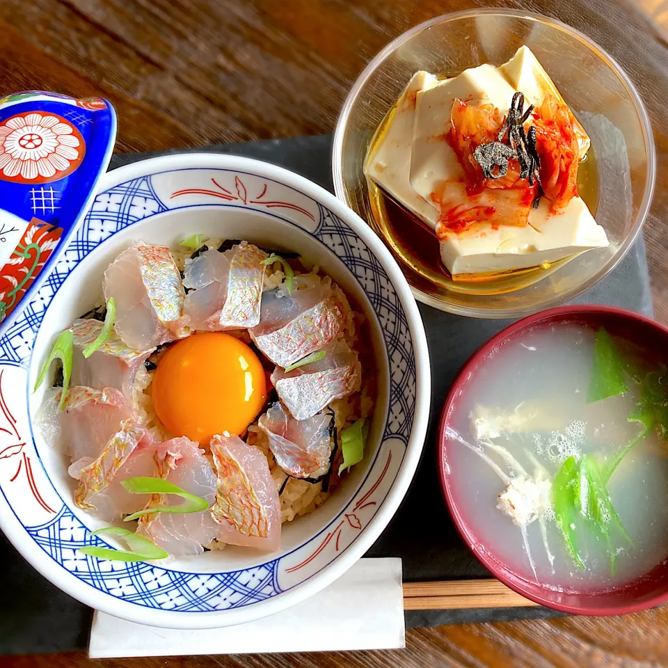 鯛玉丼(思いつきネーミング)定食風お昼ごはん|Kさん