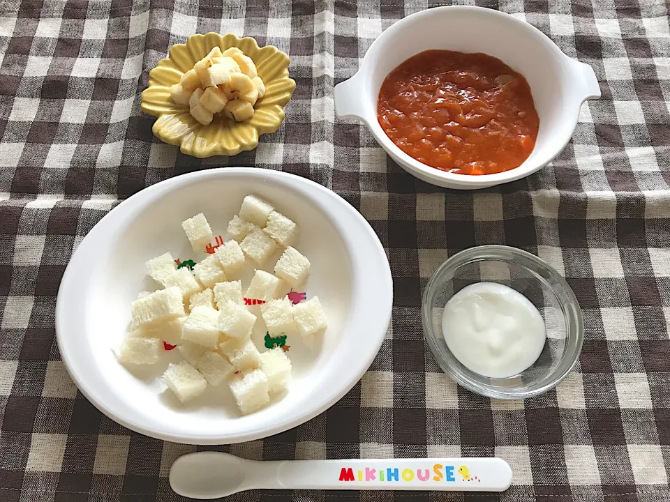 Snapdishの料理写真:【離乳食】鶏レバーと野菜のトマト煮ベビーフード、食パン、バナナ、ヨーグルト|sayaさん