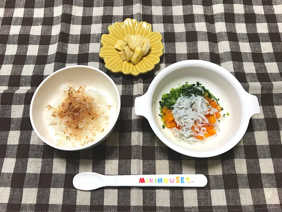 Snapdishの料理写真:【離乳食】おかかおかゆ、野菜としらす、バナナ|sayaさん