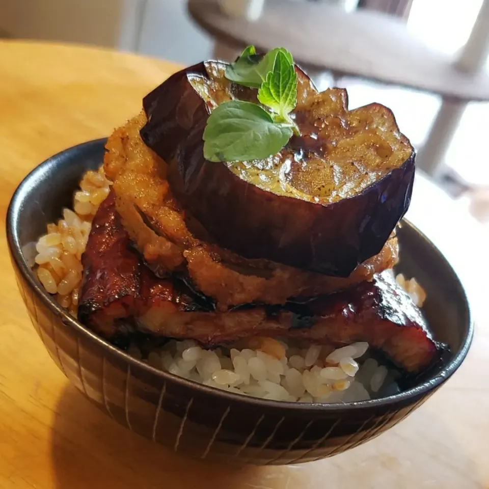 Snapdishの料理写真:アレンジ ミニ鰻丼♪|mi_neneco♪さん