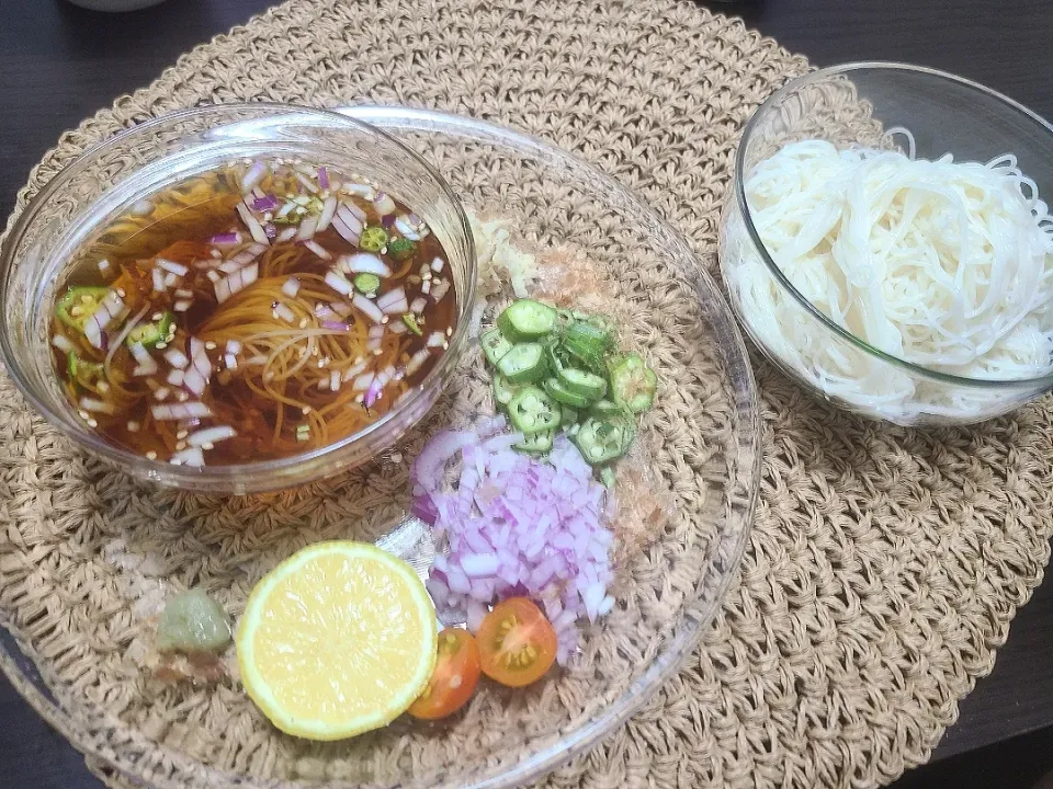 Snapdishの料理写真:暑くなってきたので素麺でも😊|Muta Kouichiさん