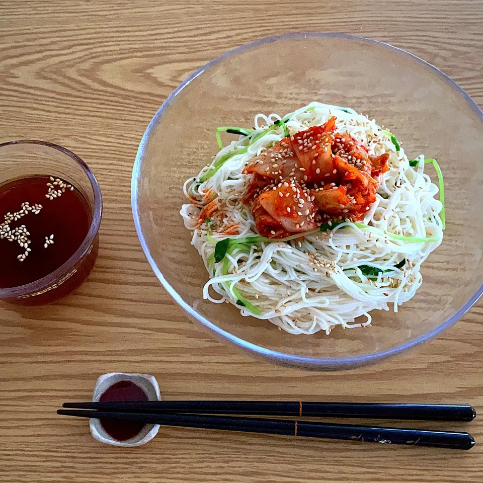 キムチそうめんでランチ|ツインうさぎさん