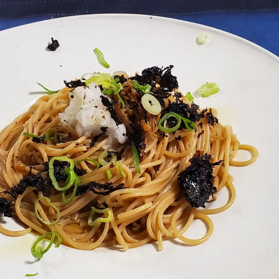 なめ茸、もみ海苔、大根おろしの和風スパゲッティ🍝|きょーこさん