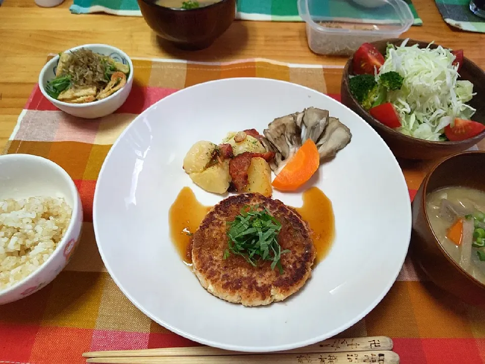 今日の夕ご飯　大豆ミートのハンバーグ|ペコちゃんさん