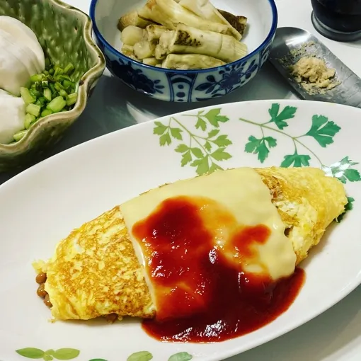 納豆チーズオムレツと焼き茄子😊|ユキ❄︎ミライさん