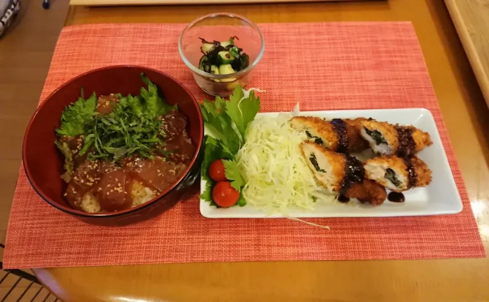 ☆マグロ漬け丼
☆ささ身の大葉 梅肉フライ
☆たたきキュウリの塩昆布和え|chikakoさん