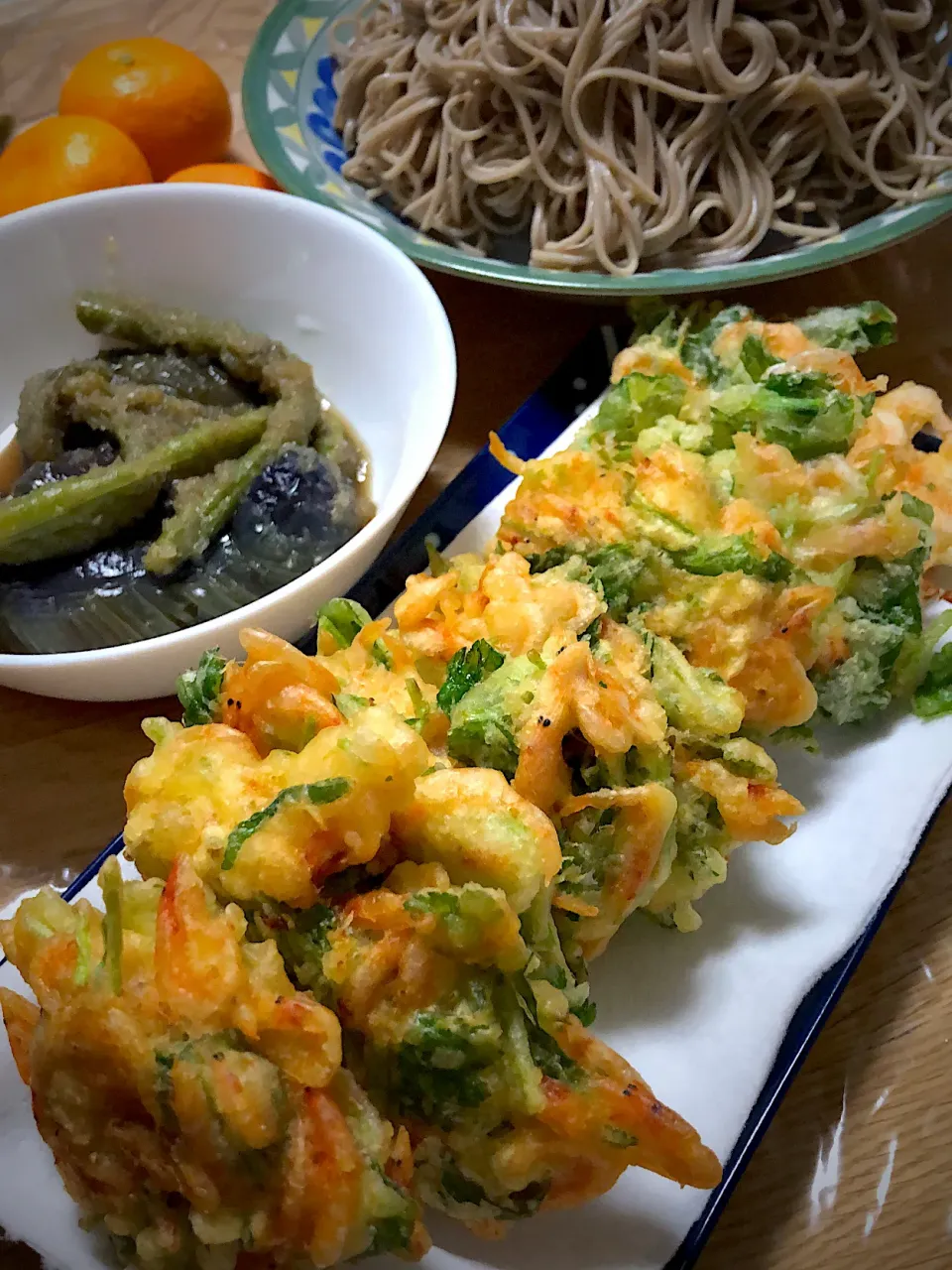 Snapdishの料理写真:桜海老と三つ葉のかき揚げ  茄子といんげんのみぞれ煮|ミウトおかんさん