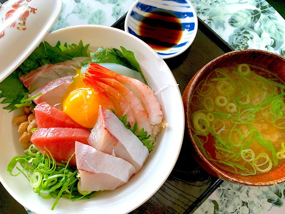 おうちでお昼　刺盛りで贅沢海鮮丼を|まりっぺさん