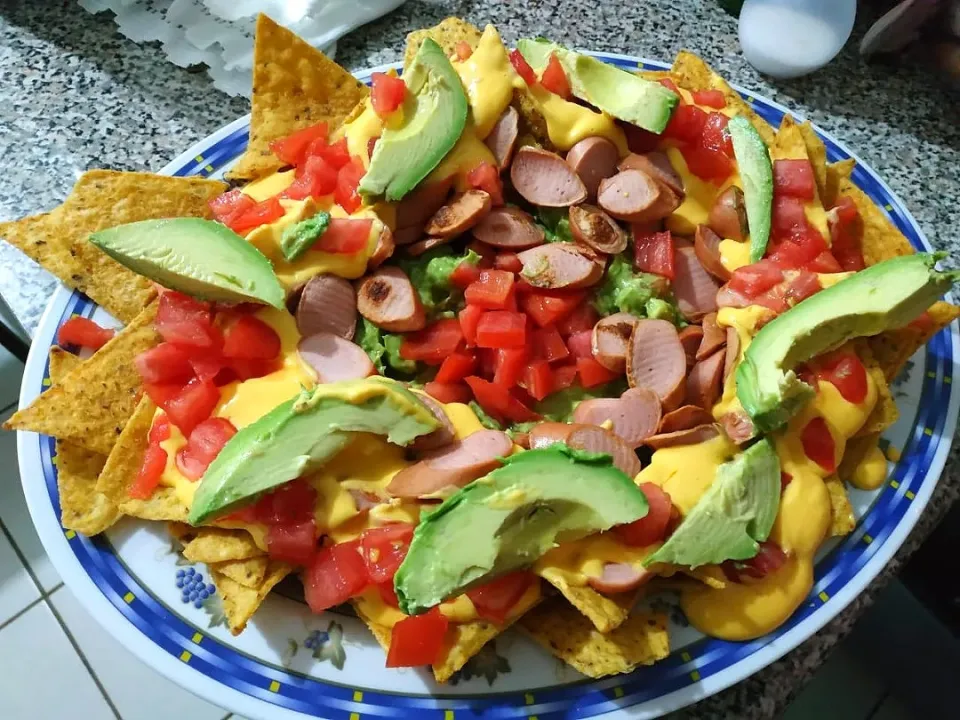 Snapdishの料理写真:Nacho chips Homemade Style 🥑🧀|MFCook 🇬🇹さん