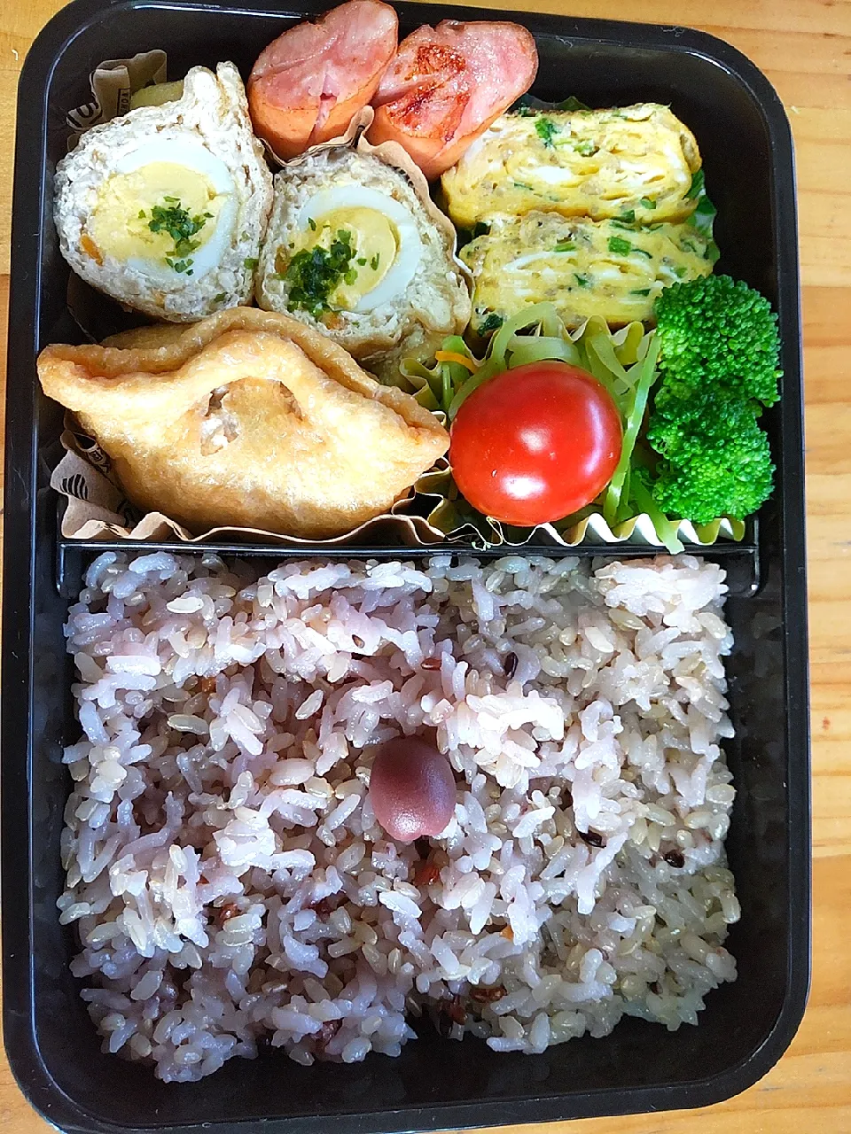 今日の長男さんのお弁当　鶏ひき肉とうずらの稲荷詰め煮|ペコちゃんさん