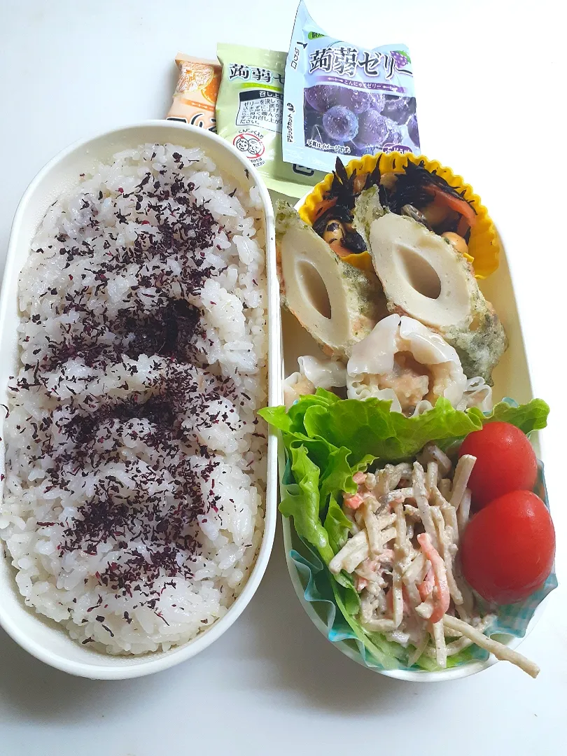 ☆中学生弁当☆ゆかりごはん、ひじき煮物、竹輪磯揚げ、牛蒡サラダ、ミニトマト、焼売、蒟蒻ゼリー|ｼｮｺﾗさん