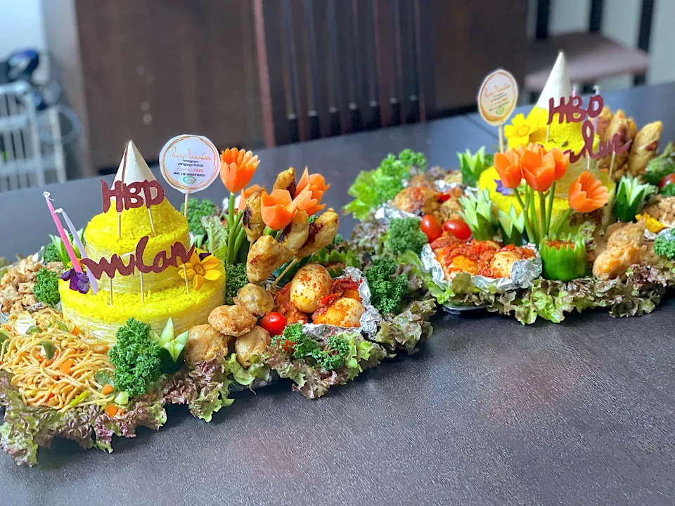 Snapdishの料理写真:Birthday tumpeng|yeni kartikasariさん