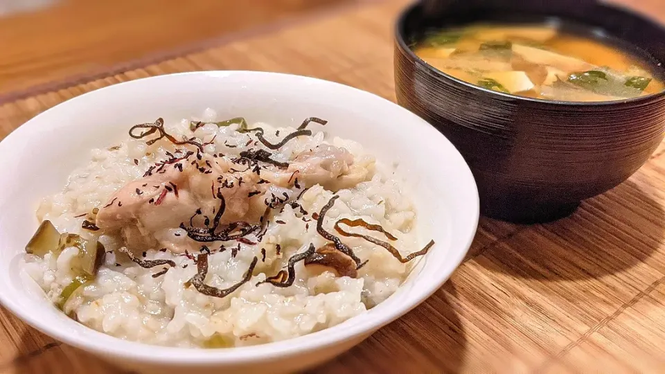 手羽元と塩昆布のおかゆ〜
の晩ごはん✨|kaz(*･ω･)さん