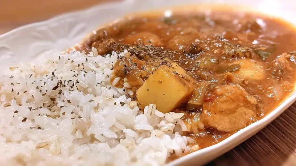 チキントマトカレー🍛
の晩ごはん✨|kaz(*･ω･)さん