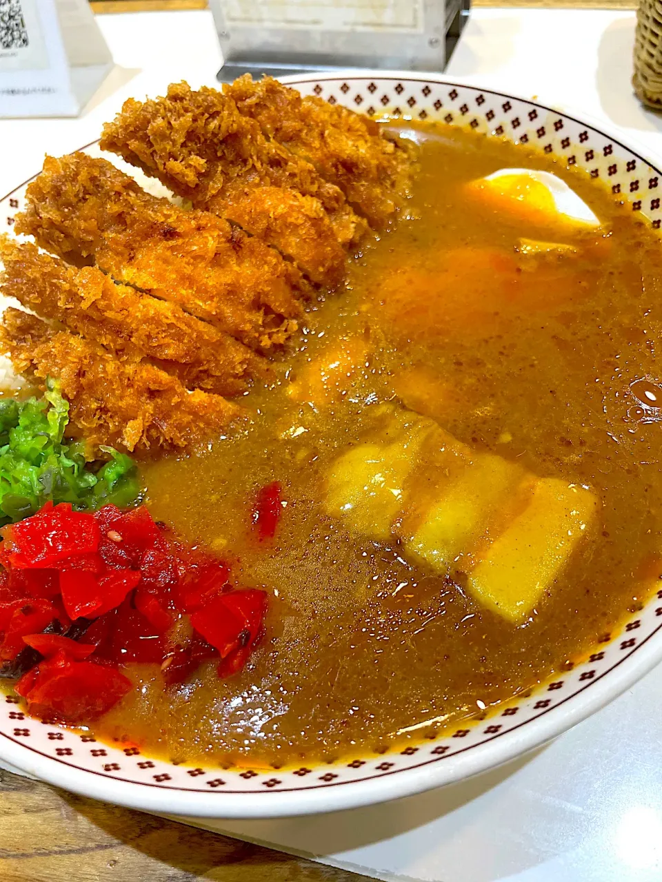 元祖さらさらカレー！カツとゆで卵。30年以上通っているが来月に閉店するらしい|Tomyさん