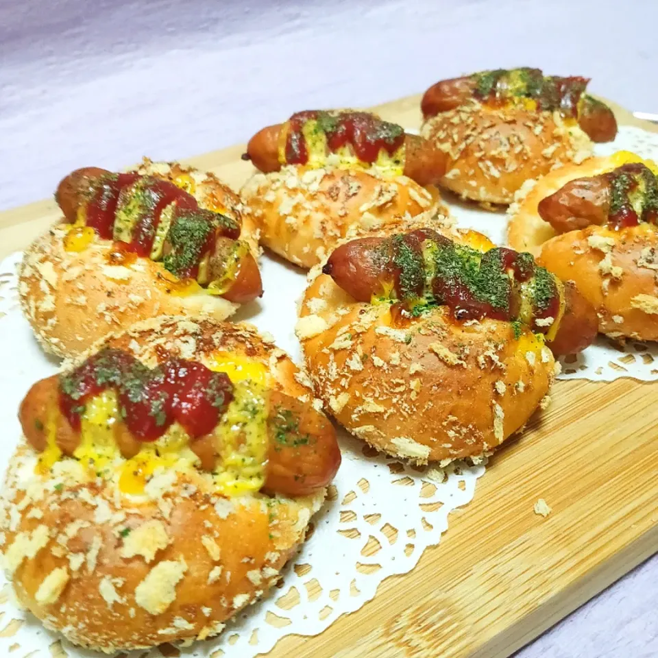 ダーリンベーカリー🥖🍞🥐🥞🍔🌭🍕
こだま天然酵母の揚げない
全粒粉入り．ウインナーパン
つまみやすいミニサイズ
(｢・ω・)｢ﾀﾞｵ〜!!|キャサリンさん