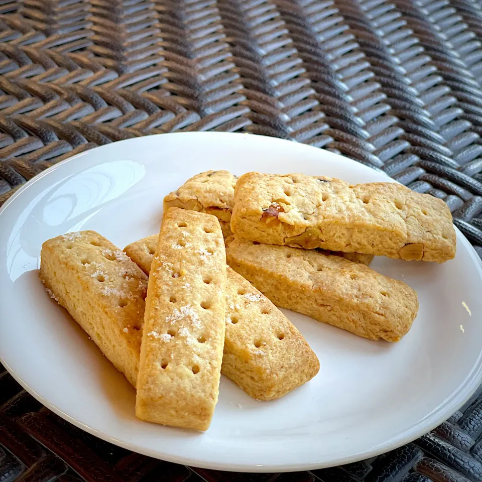 ざくざくショートブレッド。塩とナッツ☺️|美味飯さん