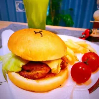 Snapdishの料理写真:いまいち💦　　　🍔照り焼きチキンバーガーと🧋抹茶アイスドリンク