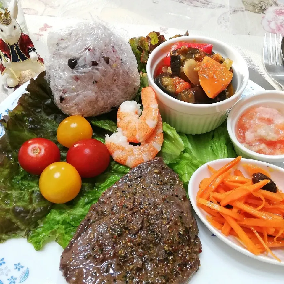 '21,6/9
今日は書道教室だったので簡単にミニステーキのワンプレートで晩ご飯😋|たえさん