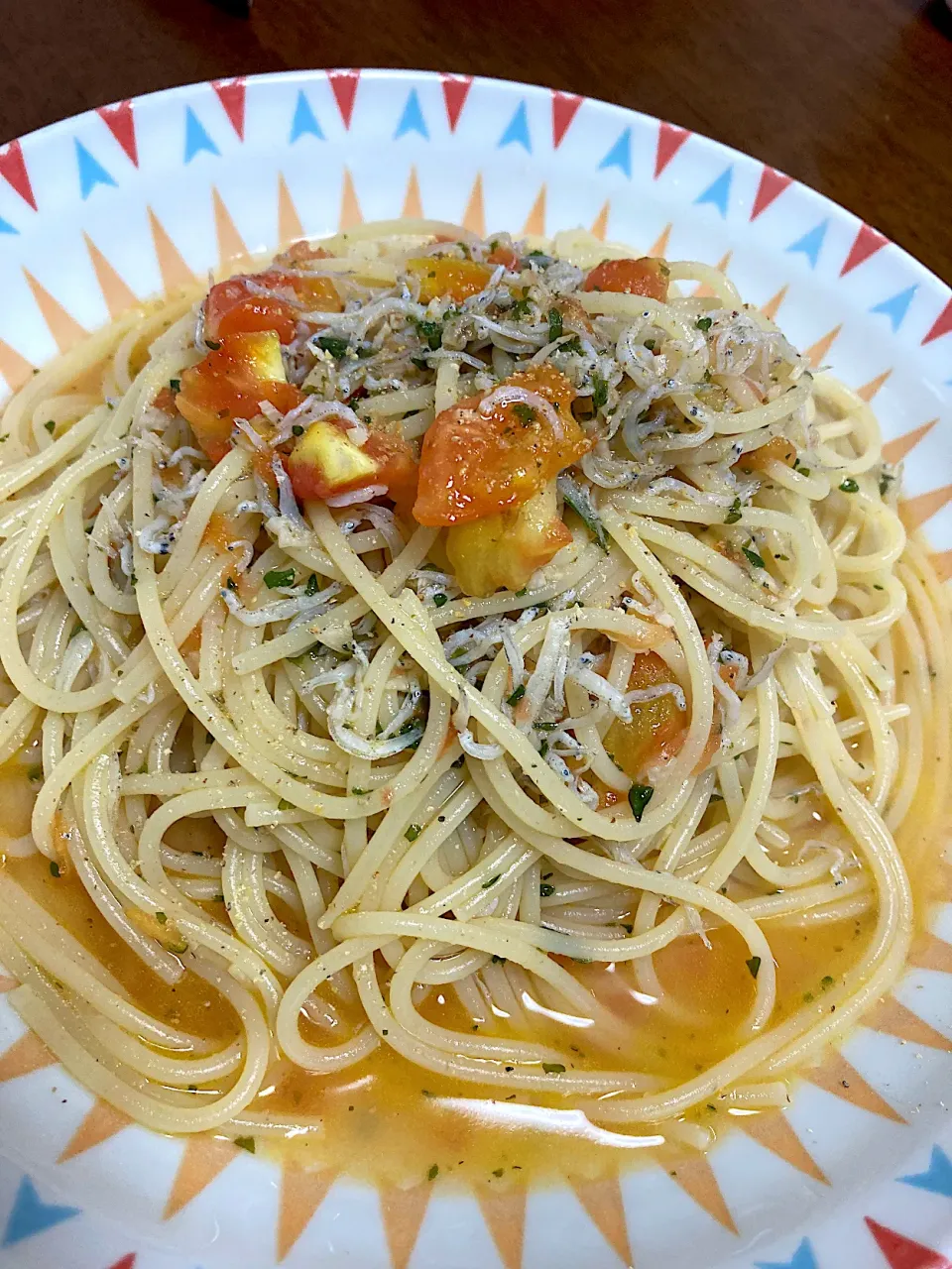 しらすとトマトのパスタ❗️|長さんさん