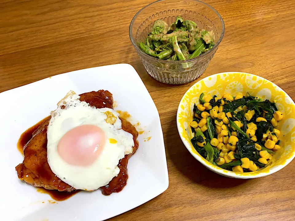 Snapdishの料理写真:チキンステーキ、ほうれん草バター、こごみ|aico☆さん