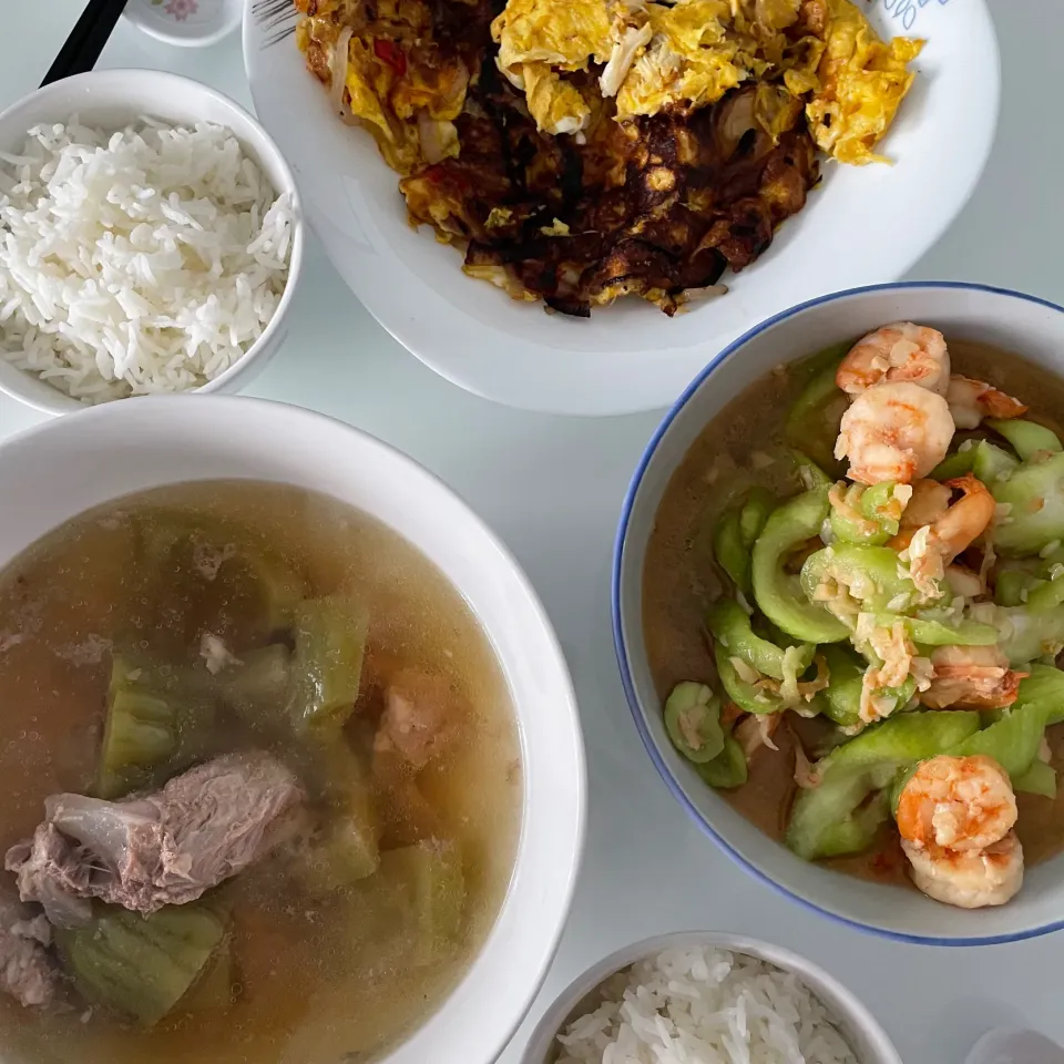 Snapdishの料理写真:Crab omelette, angled gourd with prawns and pork rib bittergourd soup|Ong Sor Fernさん