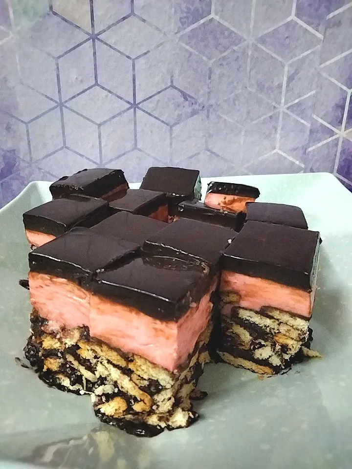 Kek Batik Strawberry Indulgence|chef abahさん